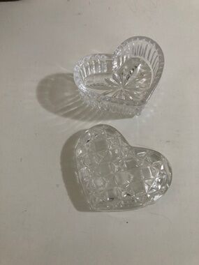 Heart trinket box with lid textured glass 4 x 3 x 1.75 inches